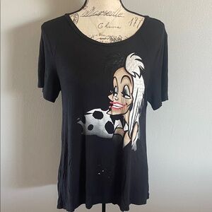 Disney Villains Cruella De Vil Graphic Tee – Black Small Oversized Fit